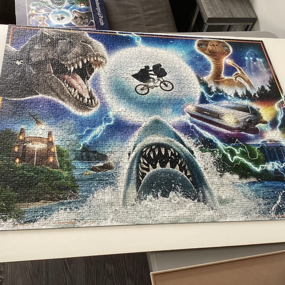 2000pc Puzzle- missing 1 pc - Picture 3 of 4